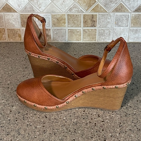 Maurice’s Bella  Brown Studded Closed Toe Wedge Heel Ankle Strap Size 9.5 in - Picture 5 of 9